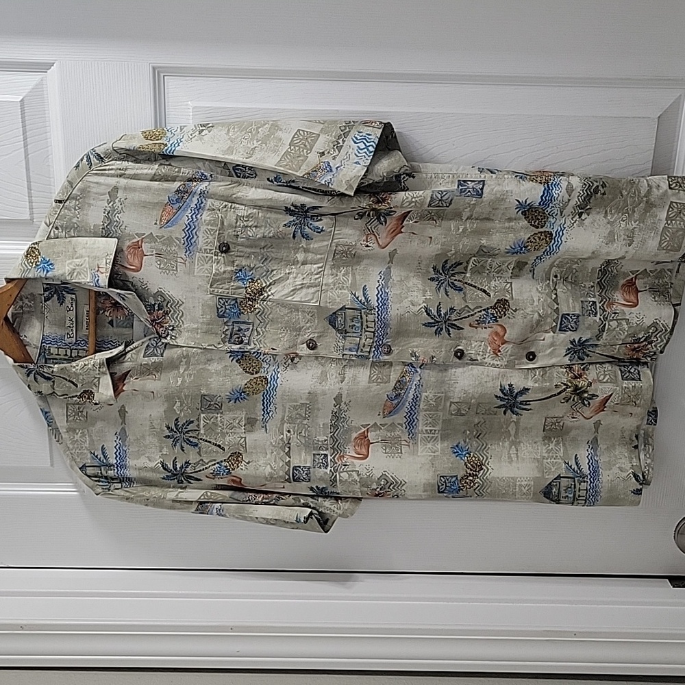Batik Bay Easy Care Men's Rayon Medium Shirt. Front Button Pocket Island Motif